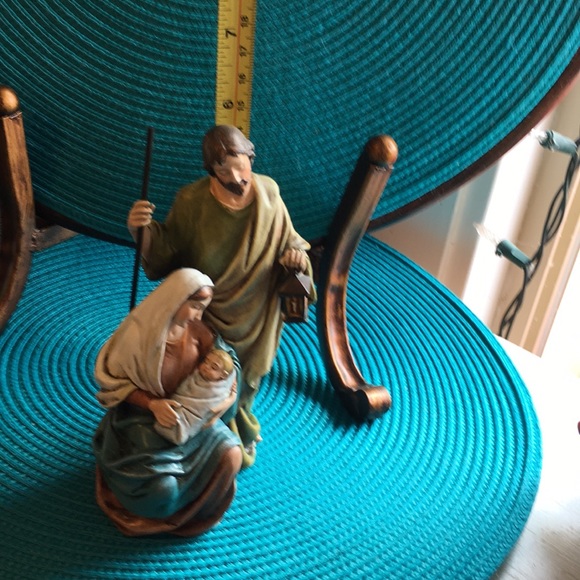 Joseph’s Studio Holly Family statue - Picture 5 of 8